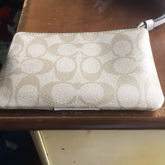 coach clutch purse - Picture 2 of 3